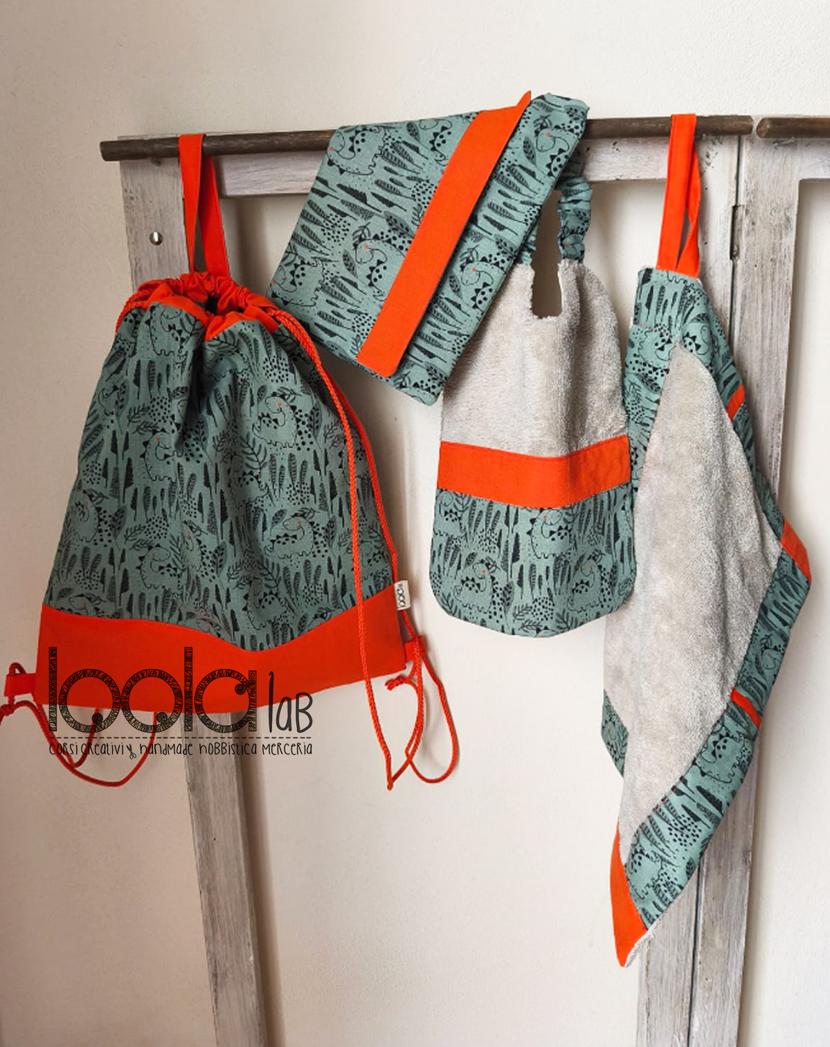 SET PER LA SCUOLA_tessuto dino verde+arancio scuro